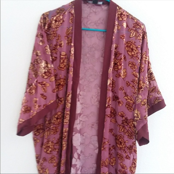 Other - EUC REPOSHED BURGUNDY & GOLD KIMONO